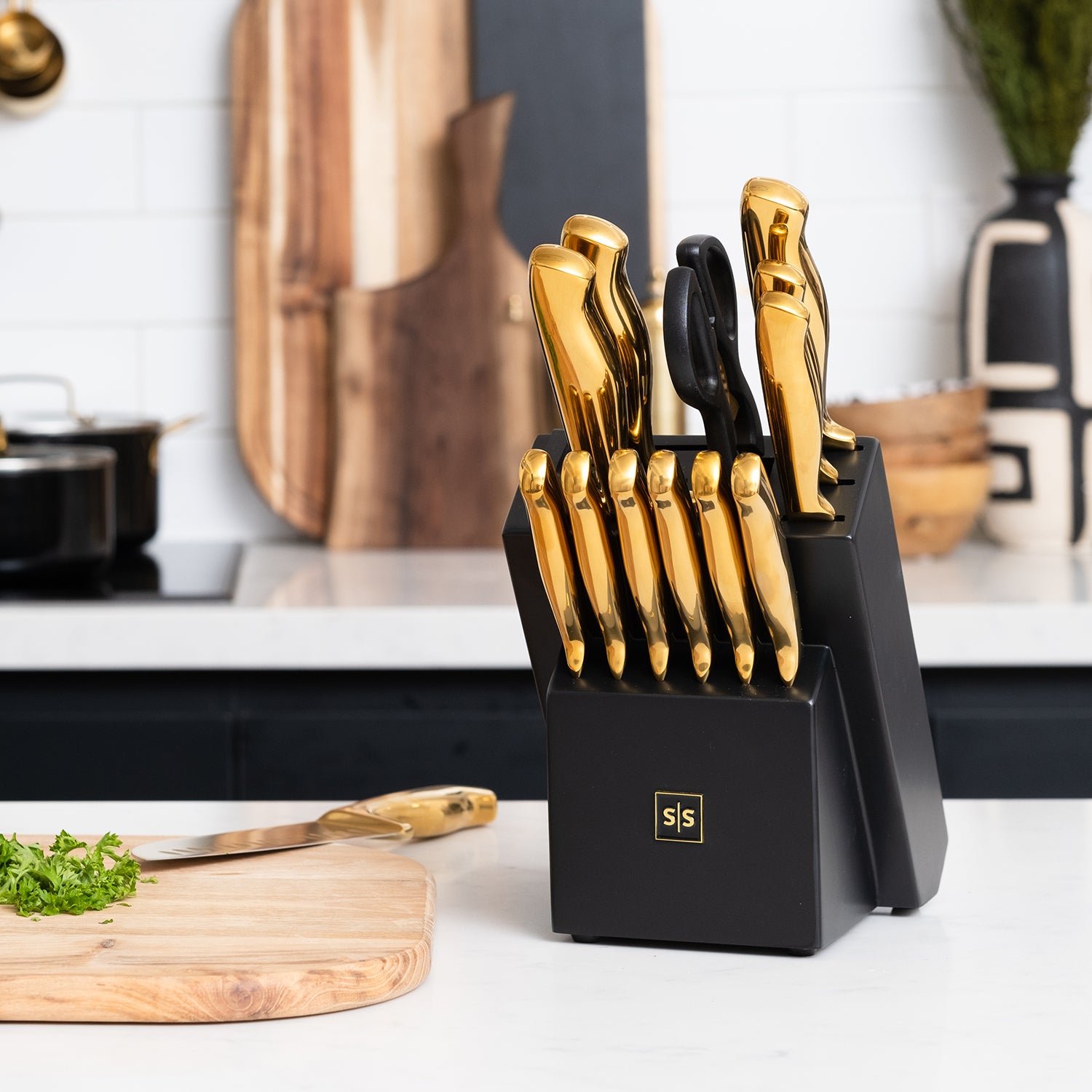 Black and Gold Knife Set with Block - 14 Piece Gold Knife Set with  Sharpener Includes Full Tang Gold Knives and Self Sharpening Knife Block Set  - Black and Gold… in 2023