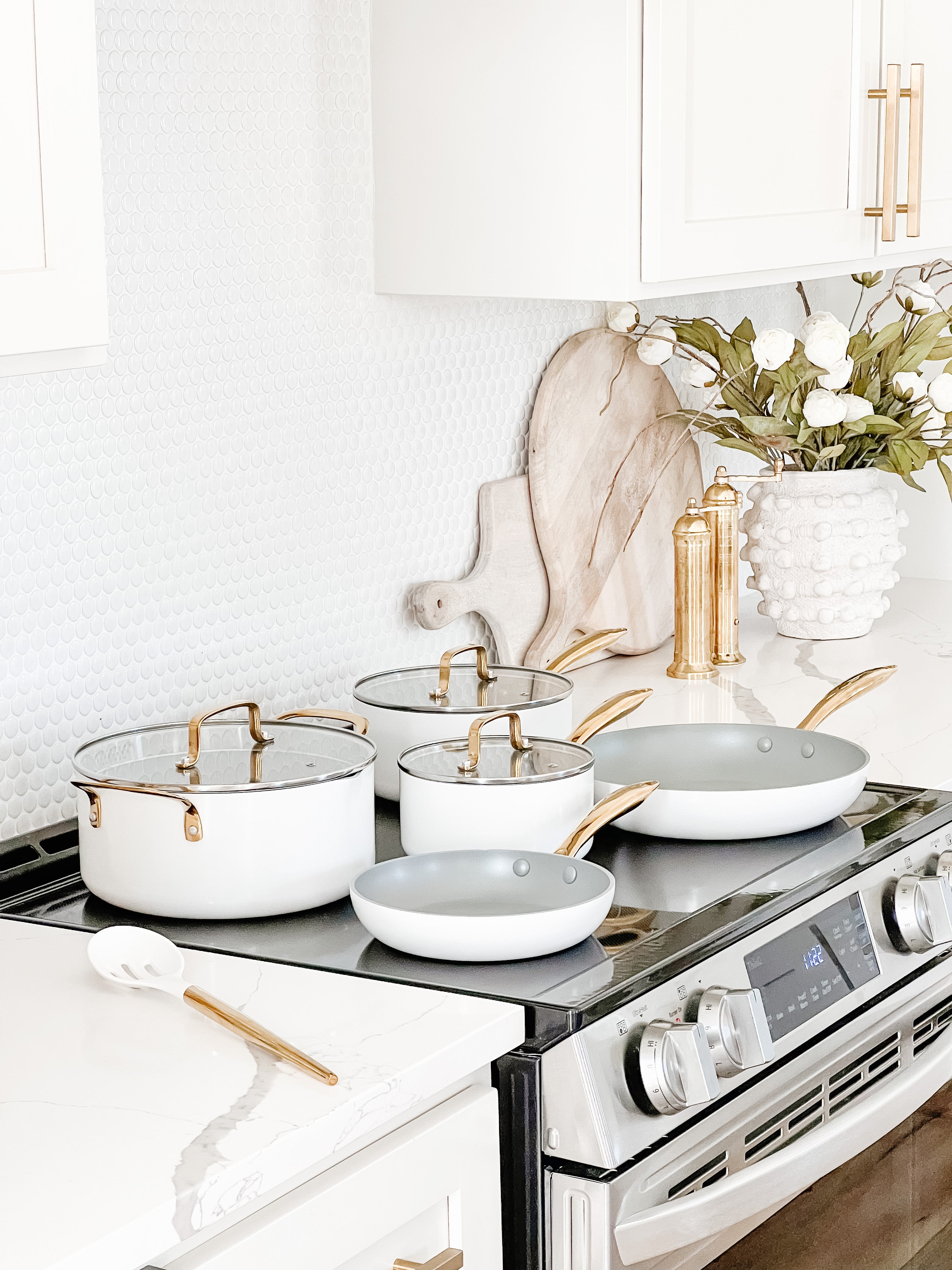  STYLED SETTINGS White Silicone and Gold Kitchen