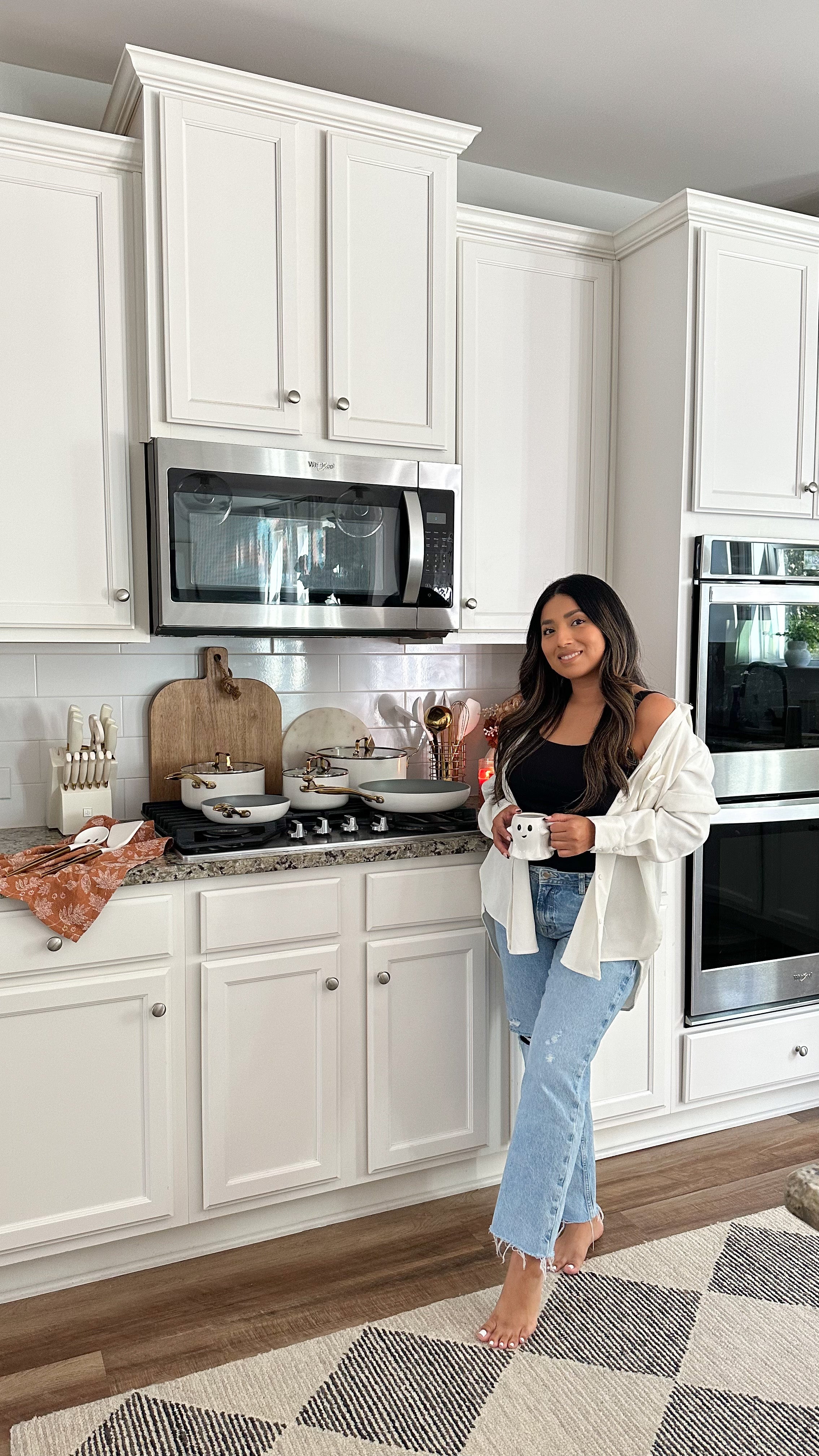  STYLED SETTINGS White Silicone and Gold Kitchen